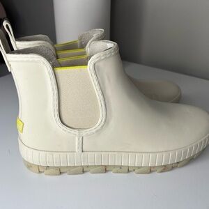 Sperry Women's Cream Chelsea Boots